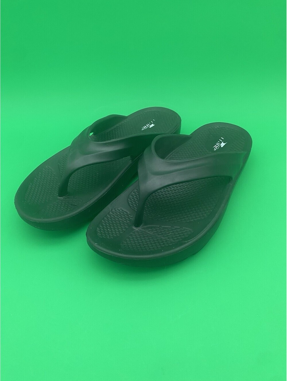 Crane Women's Size 9 Black Slip-On Flip Flop Shoes